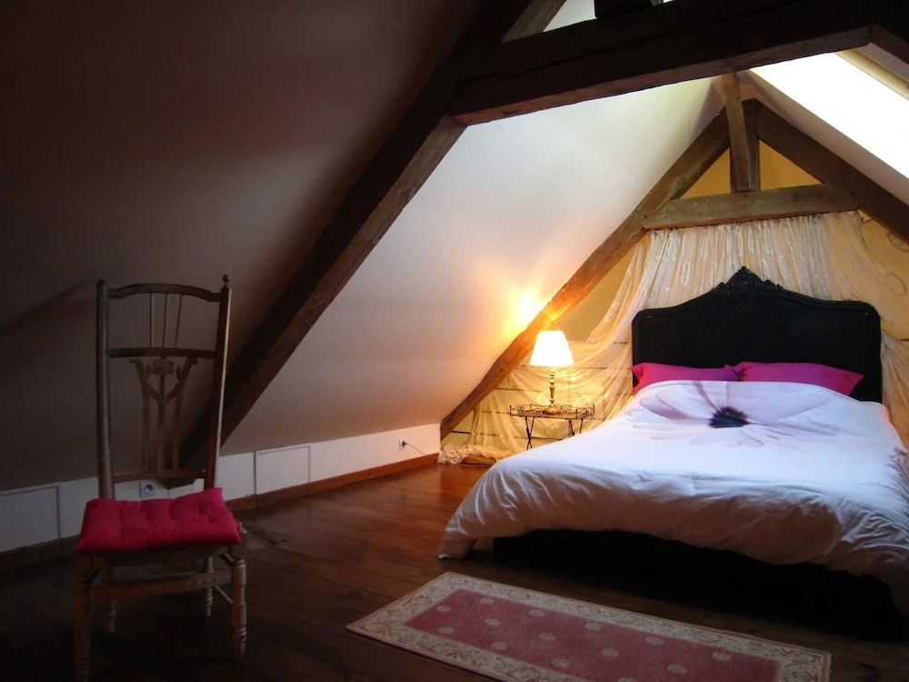 Riverside Retreat in Lantheuil