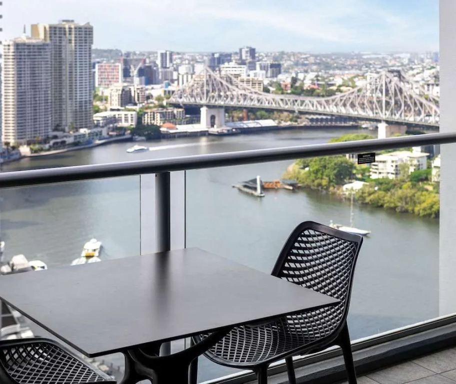 Oaks Brisbane on Felix Suites