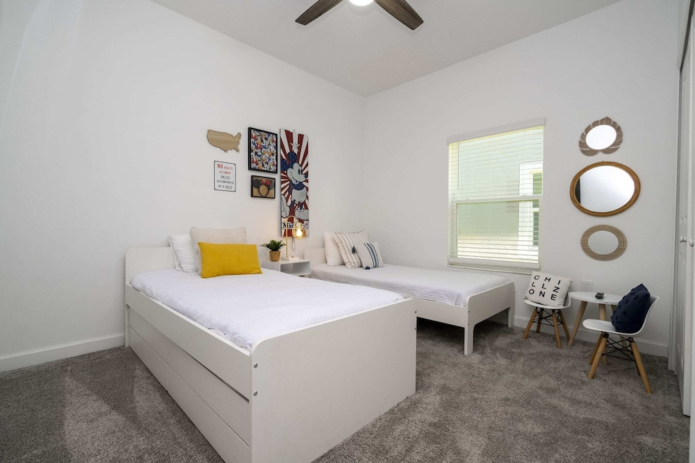 Splendid 5Bd Close to Disney at Storey Lake 4251