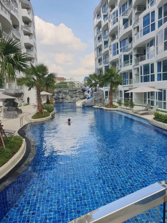 Luxury Business Suits in Grand Avenue by Pattaya City Estates
