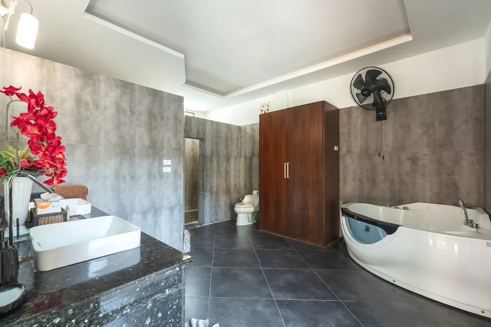 Private 6BR Tropical Estate near Nai Harn Beach