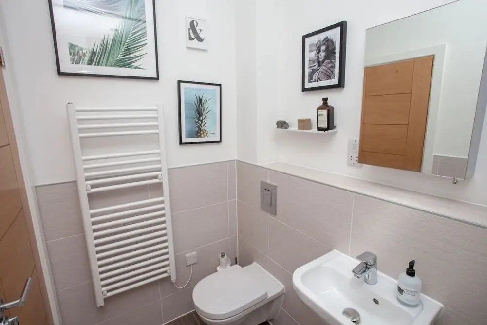 Central Designer 2 Bedroom Apartment in Portland Square