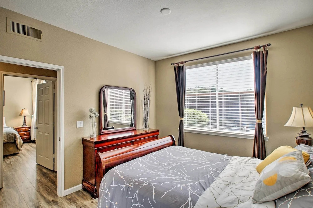 < 1 Mi to Scottsdale Quarter! Resort Condo w/ Pool