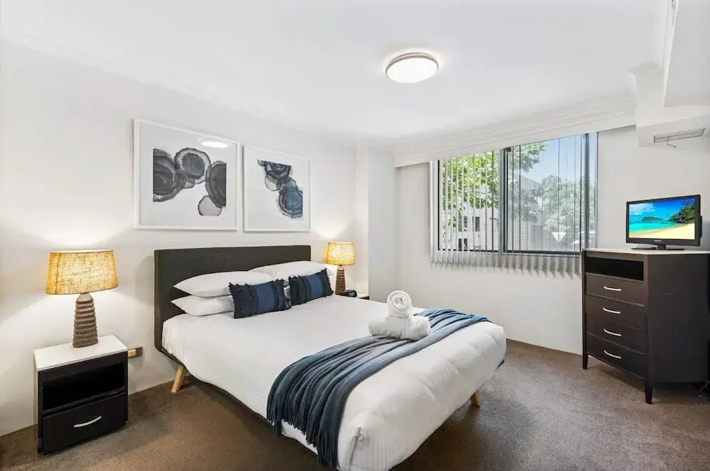 Poolside 2-bed Haven, Walk to City Centre