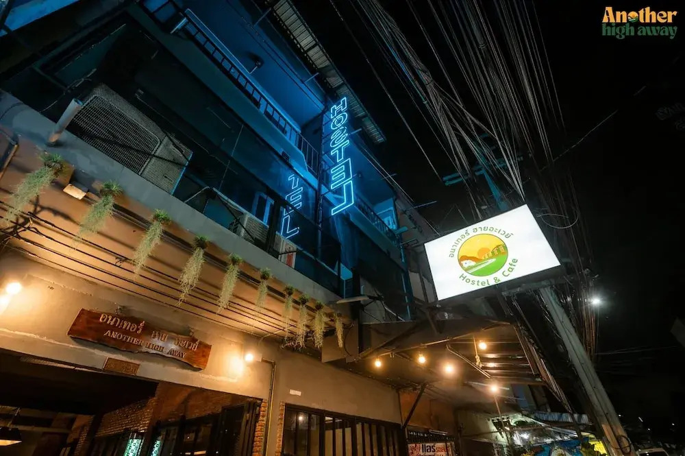 Another High Away Hostel - Bangkok