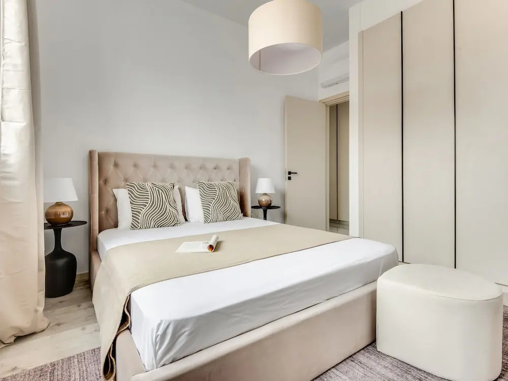 Sanders Premier - Lovely 2 bdr apt With Balcony