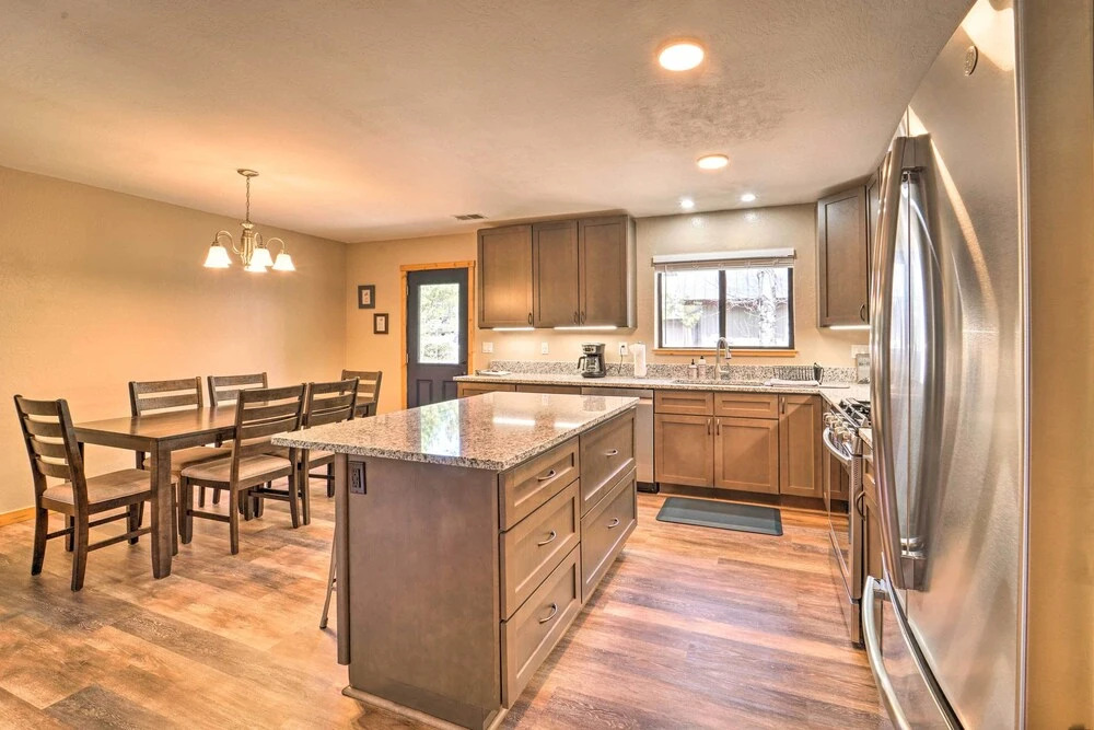 5 Mi to Donner Lake: Home w/ Shared Hot Tub