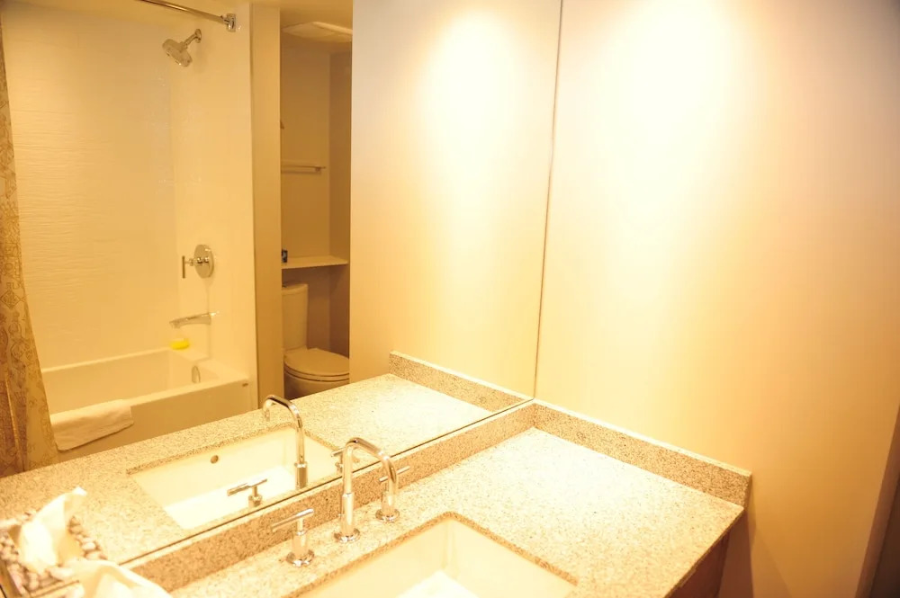 Brand New 1bdr 1den Condo in Vancouver