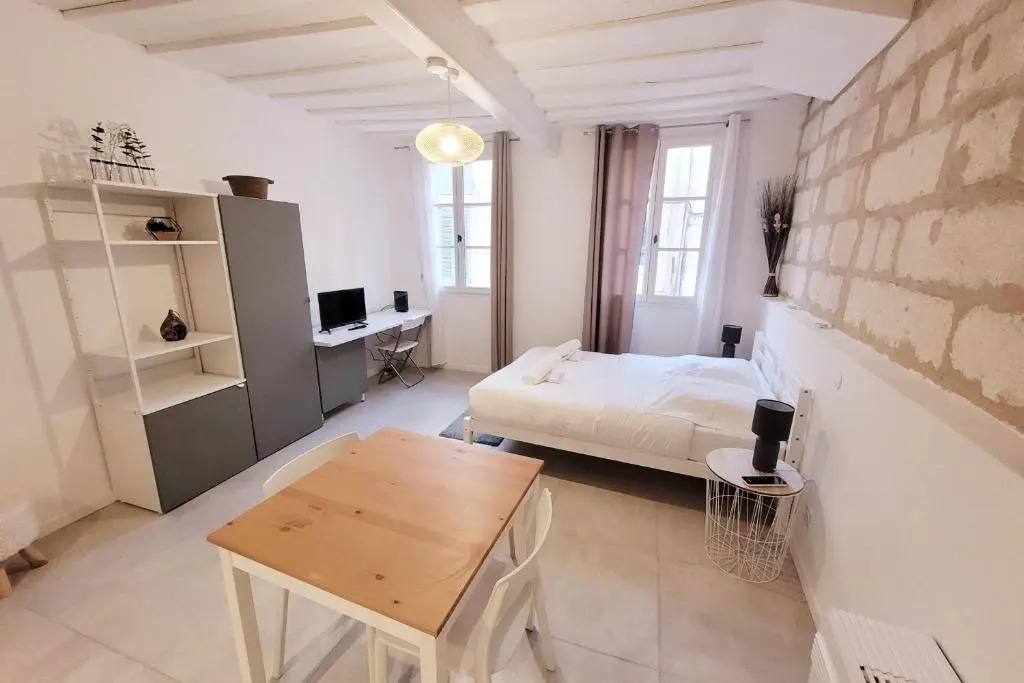 Studio Near The Ramparts Of Avignon