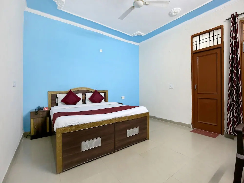 OYO 7671 Spark Inn