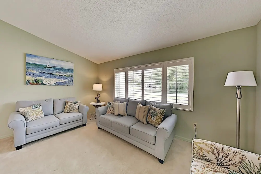 Corner Lot W/ Lanai & Private Pool 3 Bedroom Home