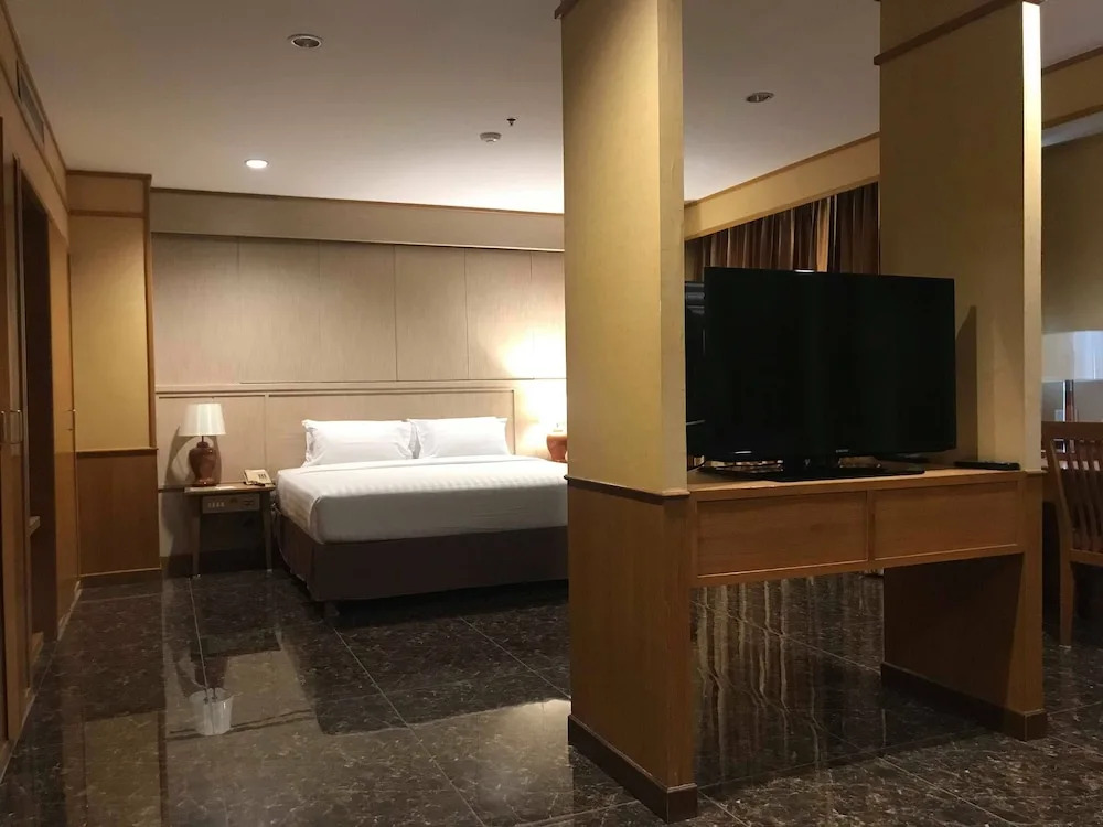 Diamond Plaza Hotel