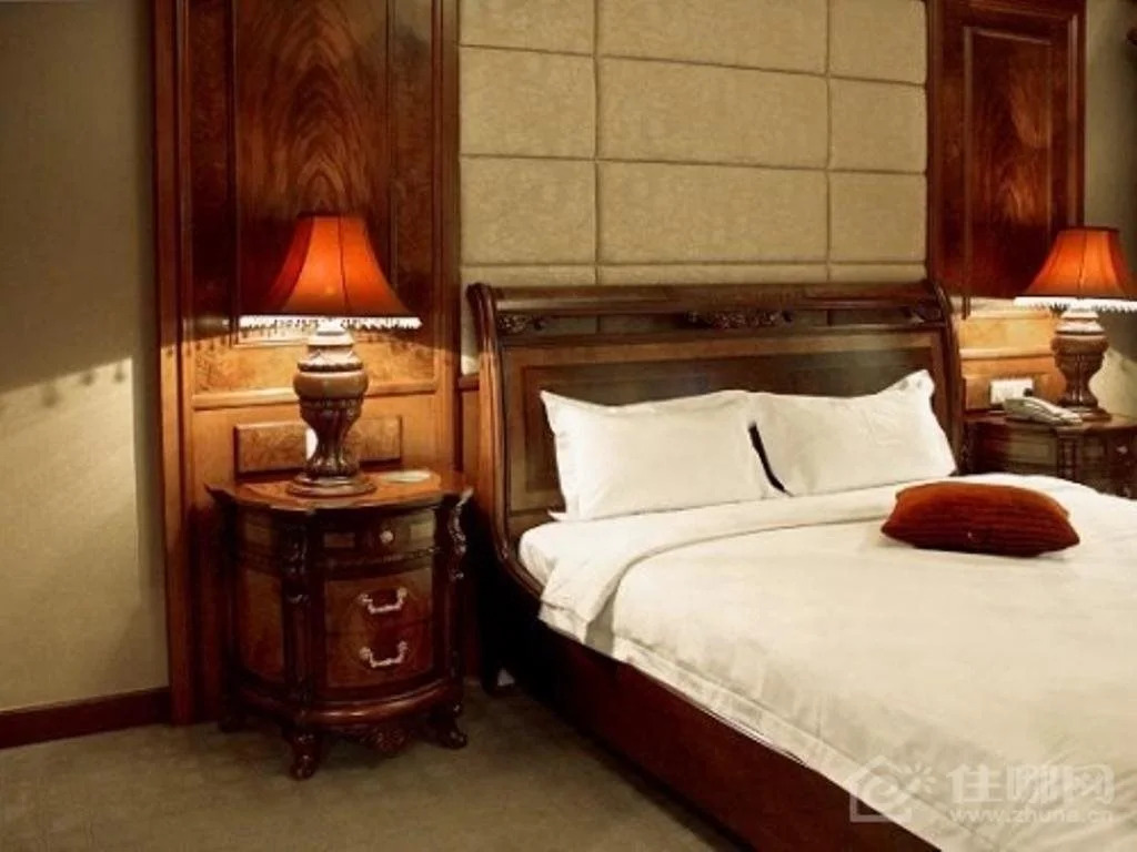 Four Seas Hotel