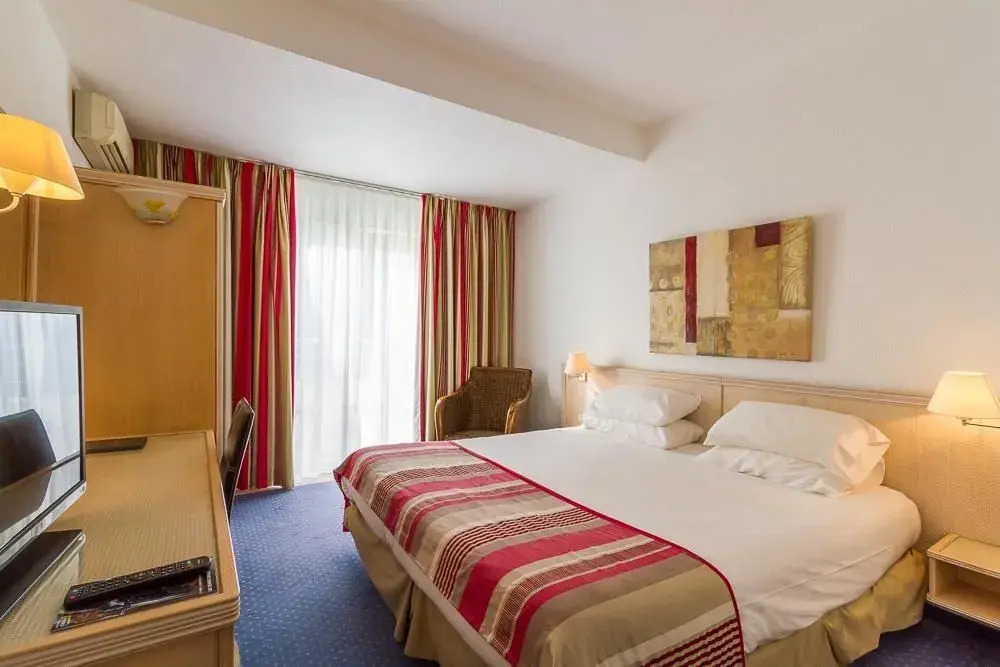 GOLF HOTEL