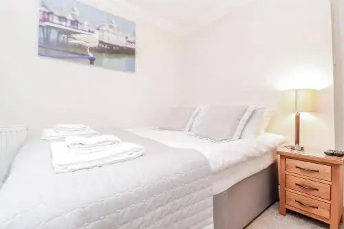 3 Queens Gardens Sea View Apartment