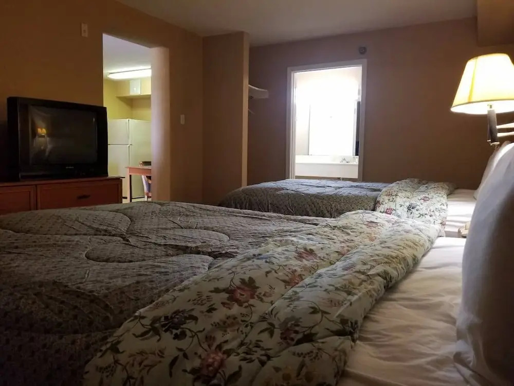 The Crossroads Hotel and Suites Irving