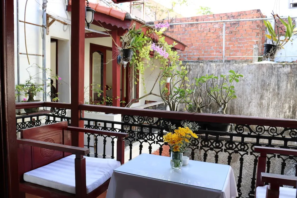 Nhi Trung Hotel