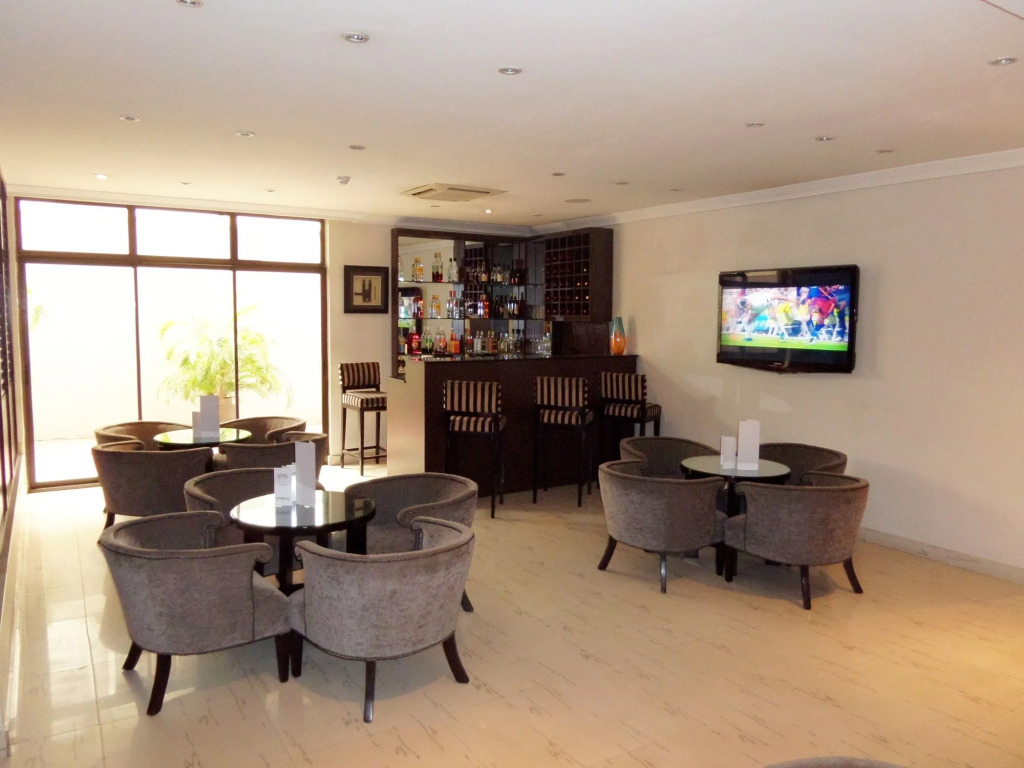 S & S Hotel & Suites