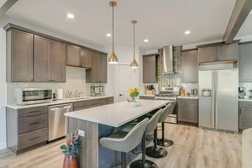 Chic Anchorage Townhome < 1 Mi to Kincaid Park!