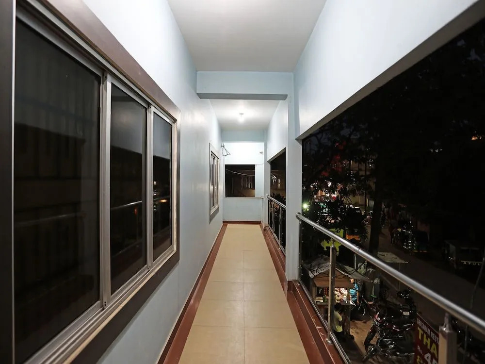 OYO 16821 Hotel Senapati Palace
