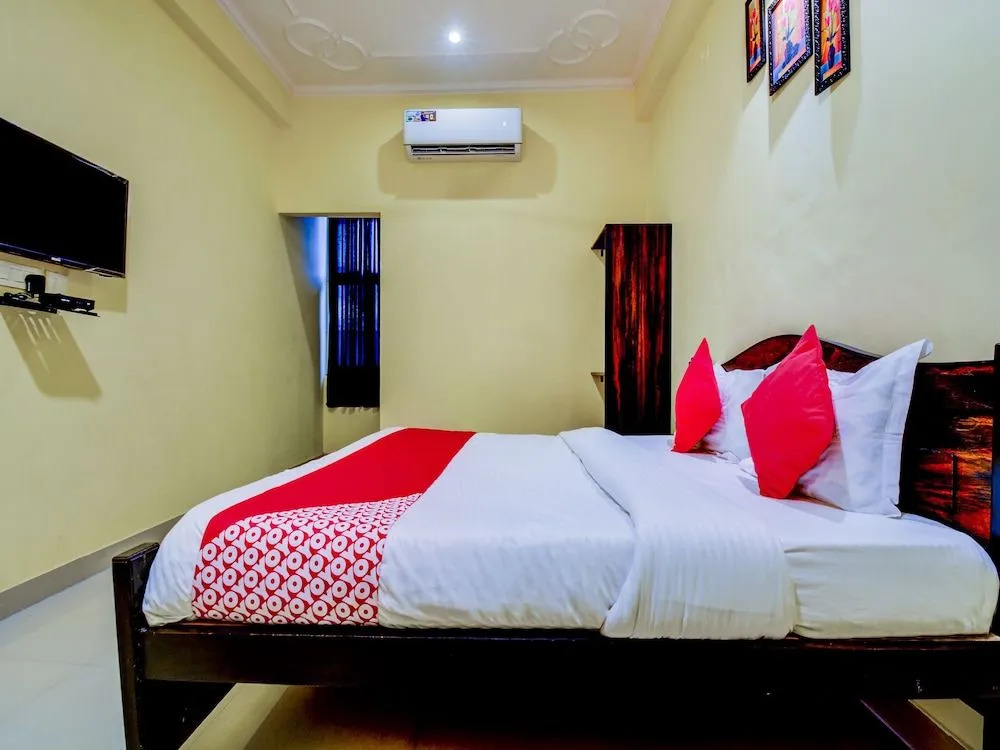 OYO Flagship 22942 Hotel Opal