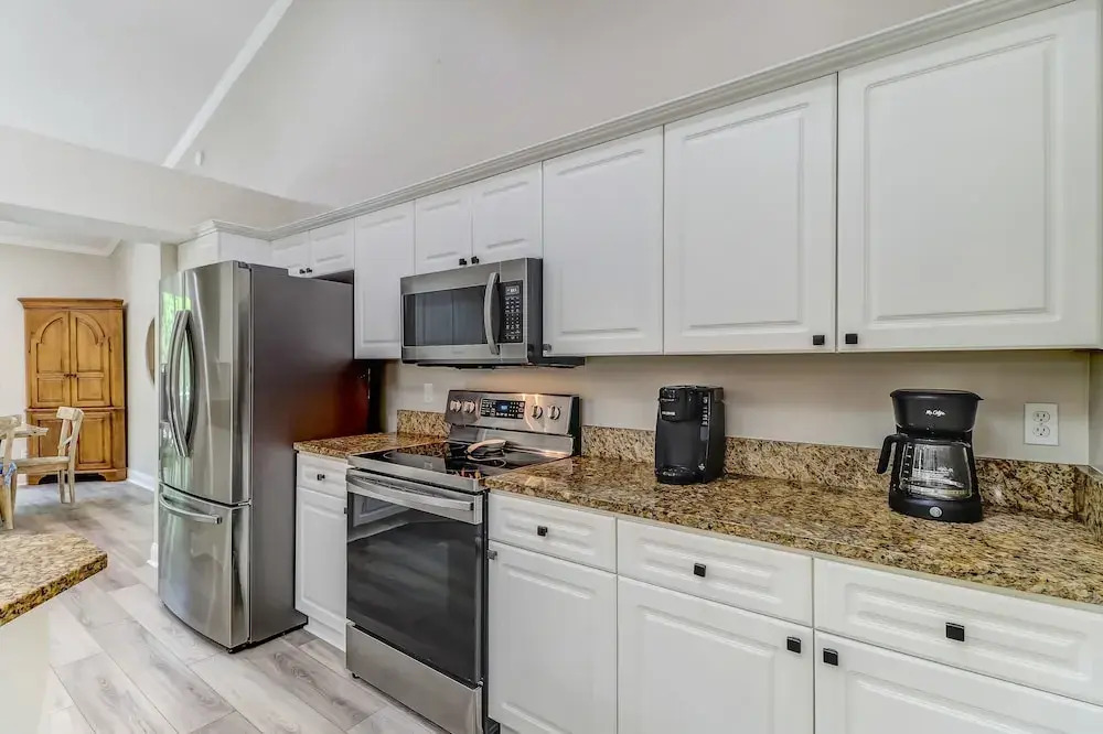 Dog Friendly Home Includes Beach Access and Bike Free to Use during Stay by RedAwning