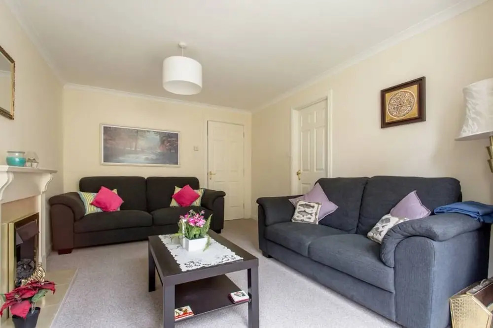 2 Bedroom Apartment Near City Centre