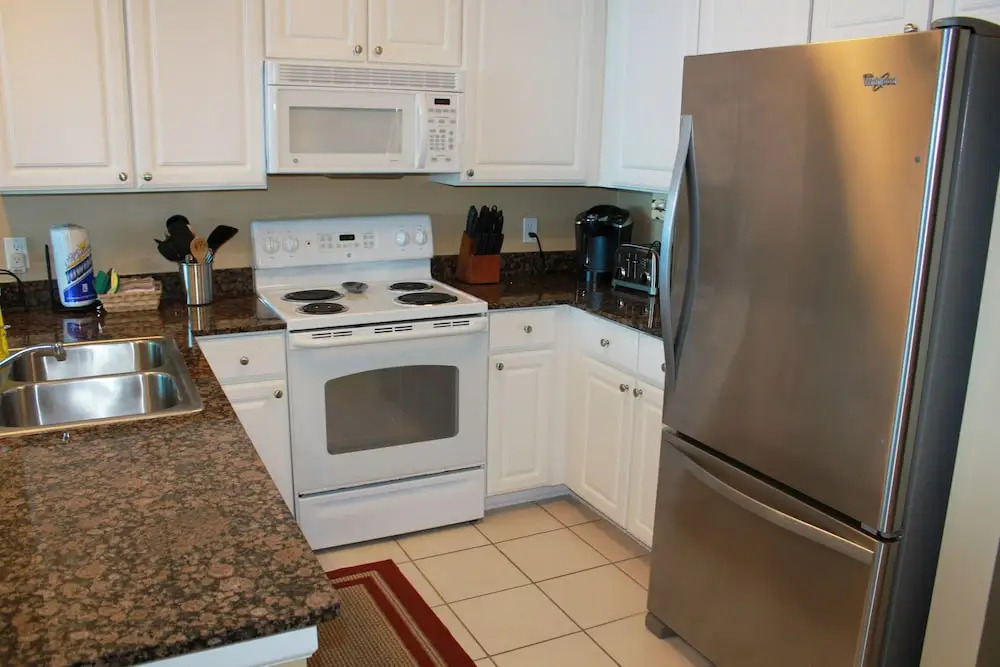 Lighthouse 1405 by ALBVR - Floor to ceiling sliding glass doors - 2BR plus kids bunk room