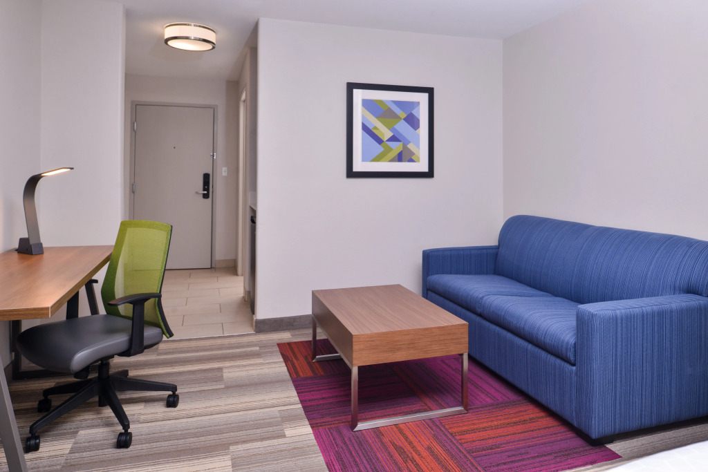Holiday Inn Express & Suites Elgin By IHG
