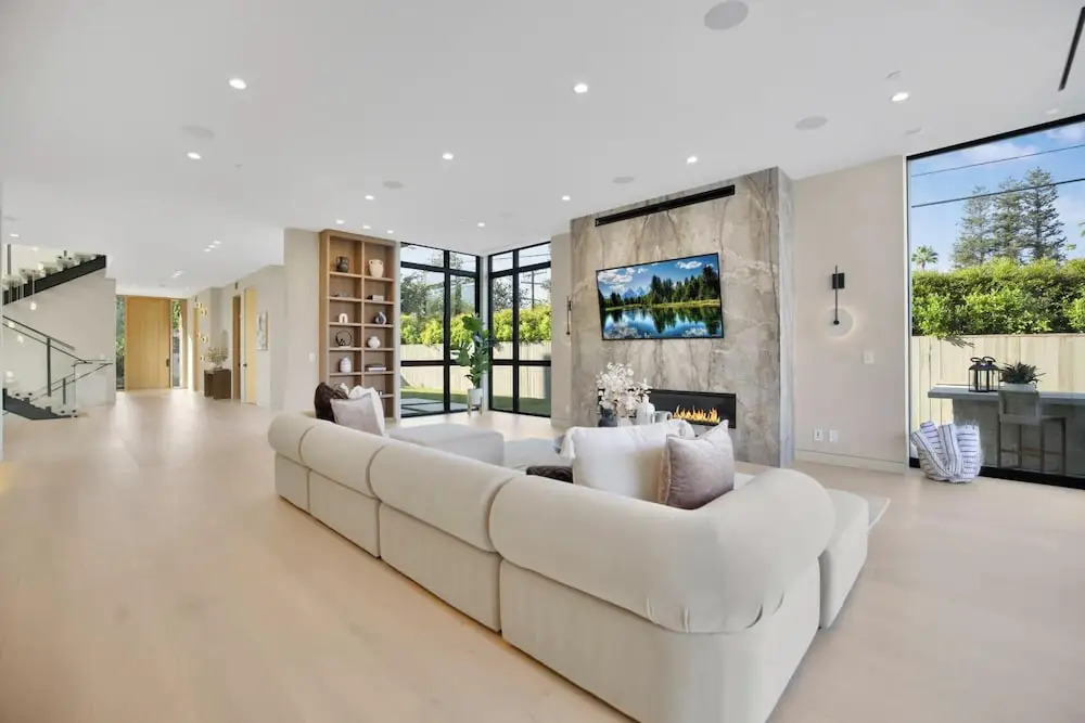 Amestoy Modern: Stunning 4BR Estate With Theater & Gym