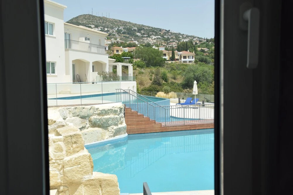 Tala Luxury apartments with pool by Raise