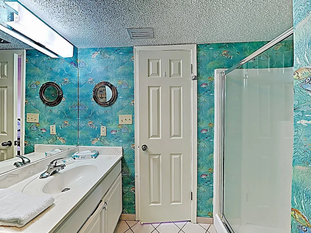 New Listing! Gulf-view Beauty W/ Pools, Gym, Sauna 3 Bedroom Condo