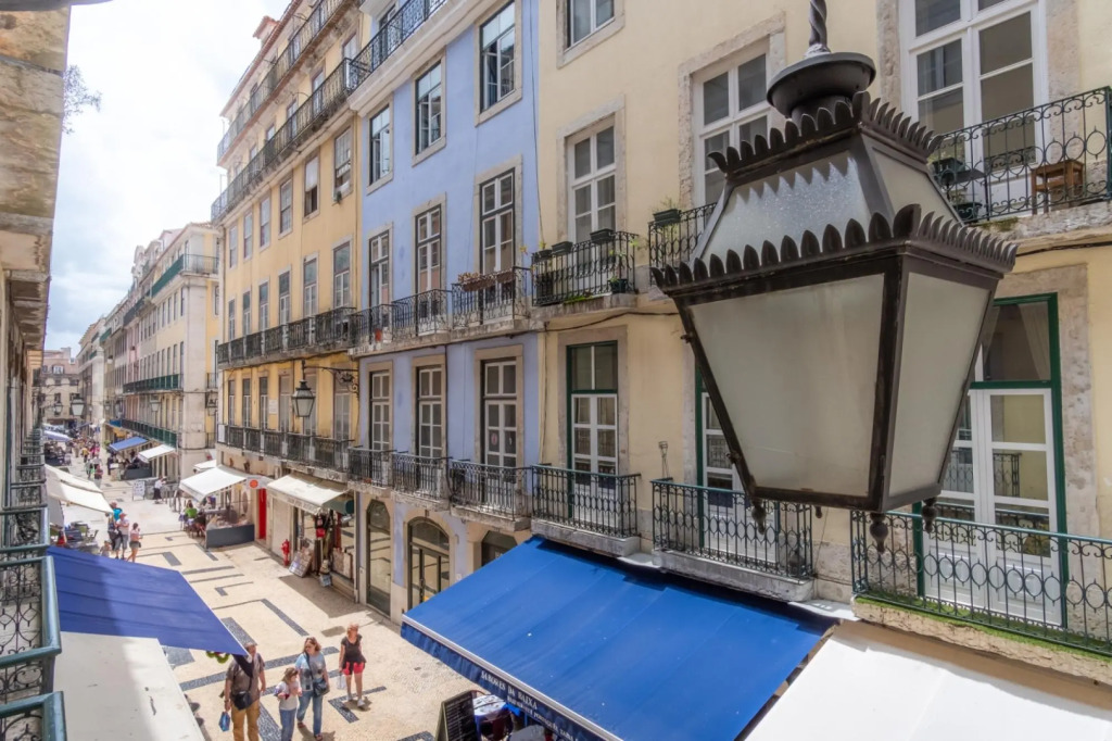 LV Premier Baixa CR2 lift, AC, center, balcony