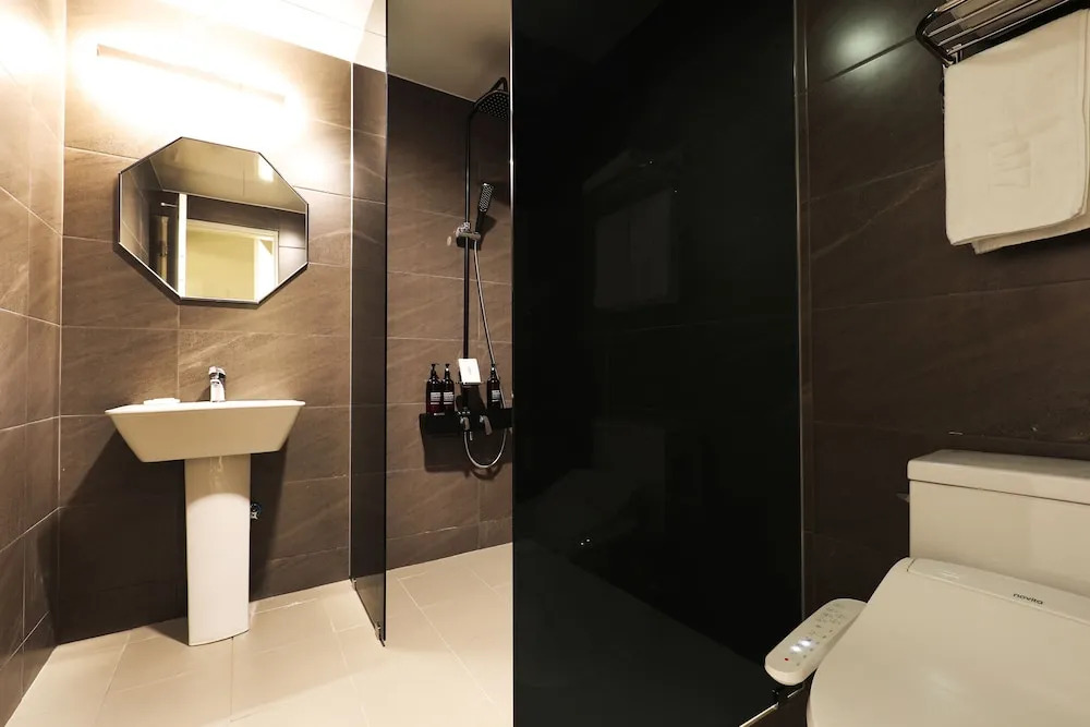 M7 hotel