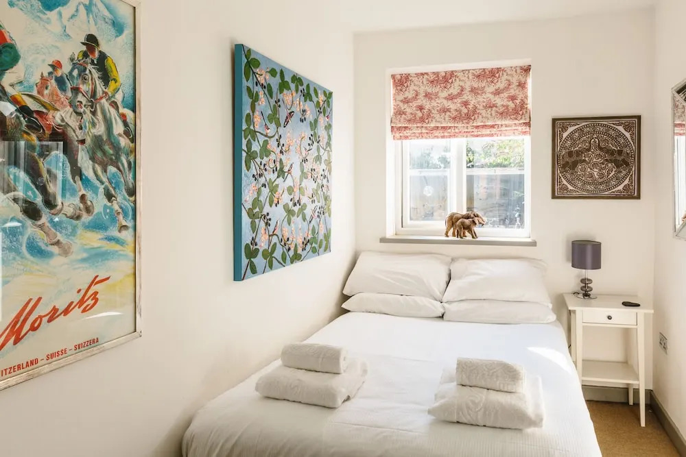 Bright and Charming Battersea Park Apartment