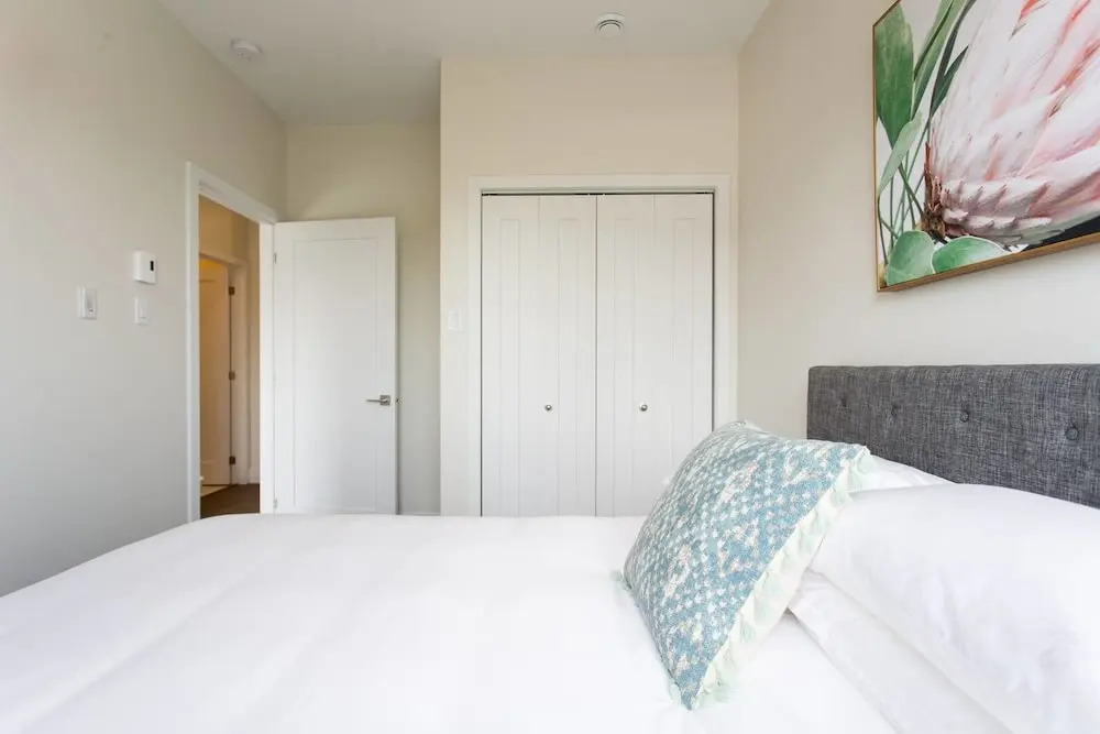 Stunning Split Level 3 BR Little Italy Apartment