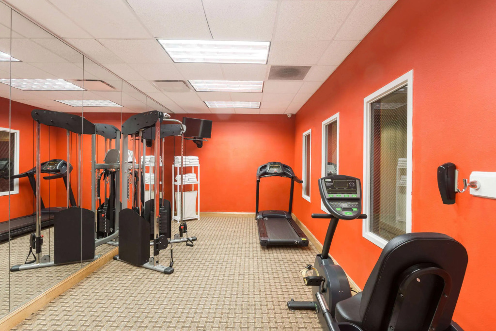 Baymont Inn & Suites by Wyndham Fort Myers I-75