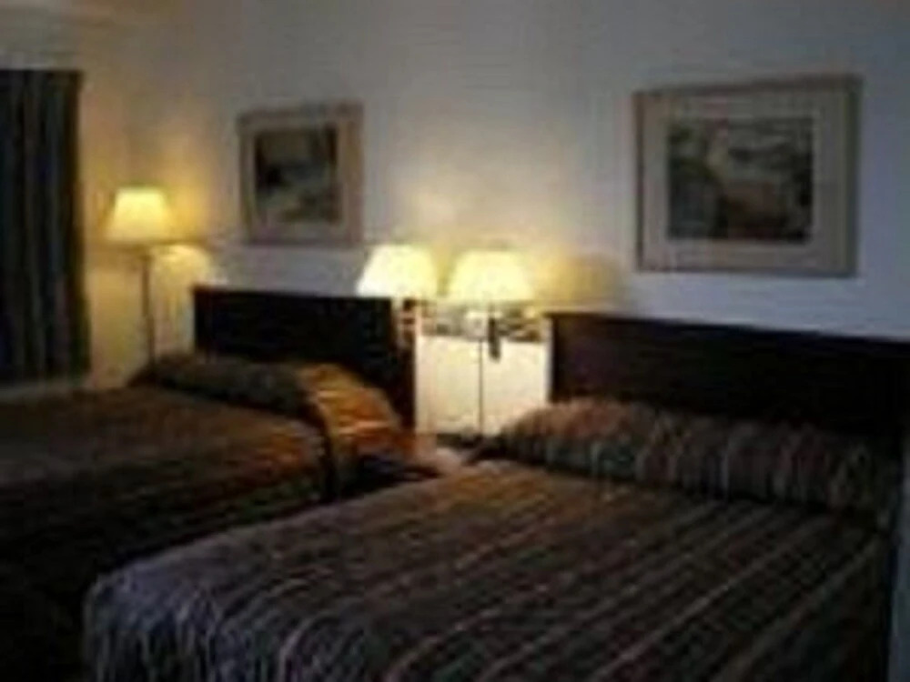 Sun-Dek Motel