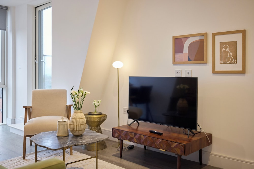 Streatham Hill Modern Flat with Balcony