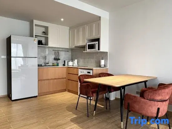 1 bdr Mountain View Apartment 50m from Bangtao Beach