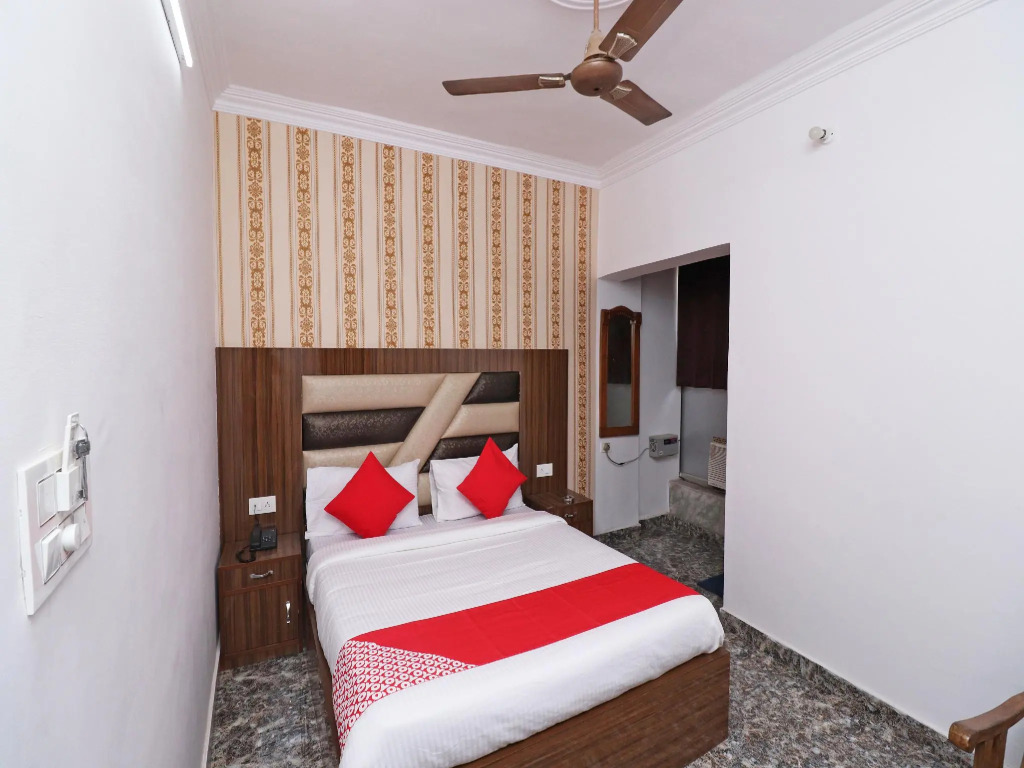 Oyo 30290 Hotel Kanhaiya