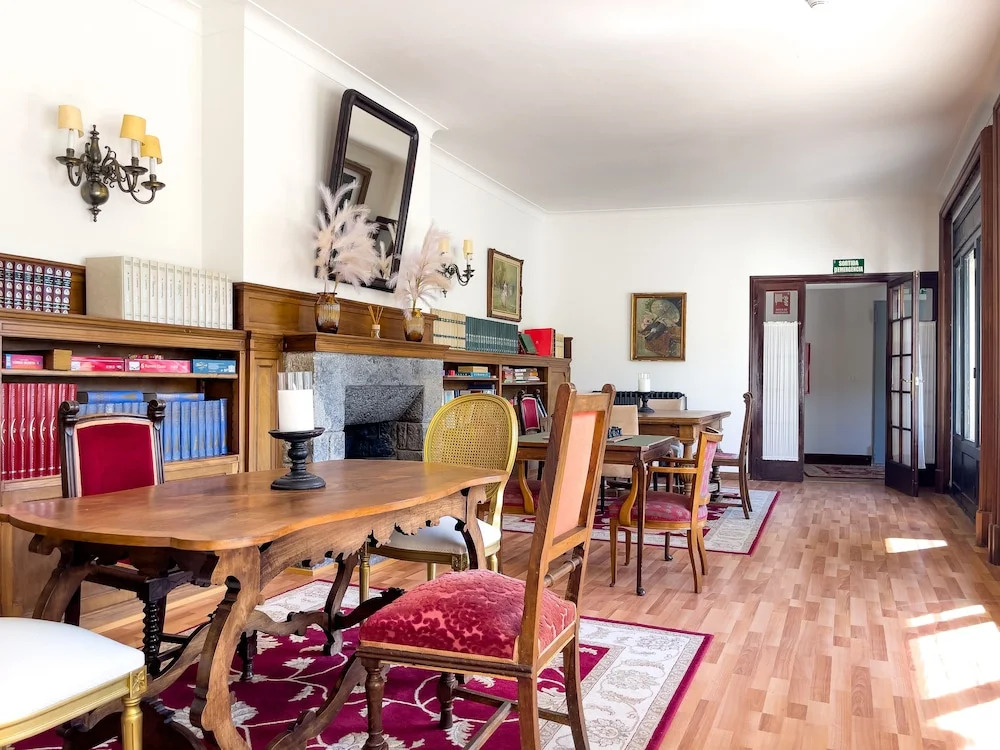 Angelats Hotel