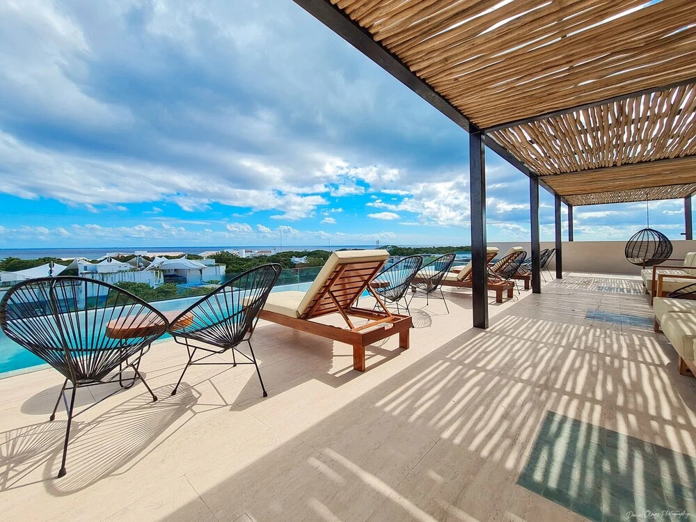 Kaab by the Beach. Condo with roofpool