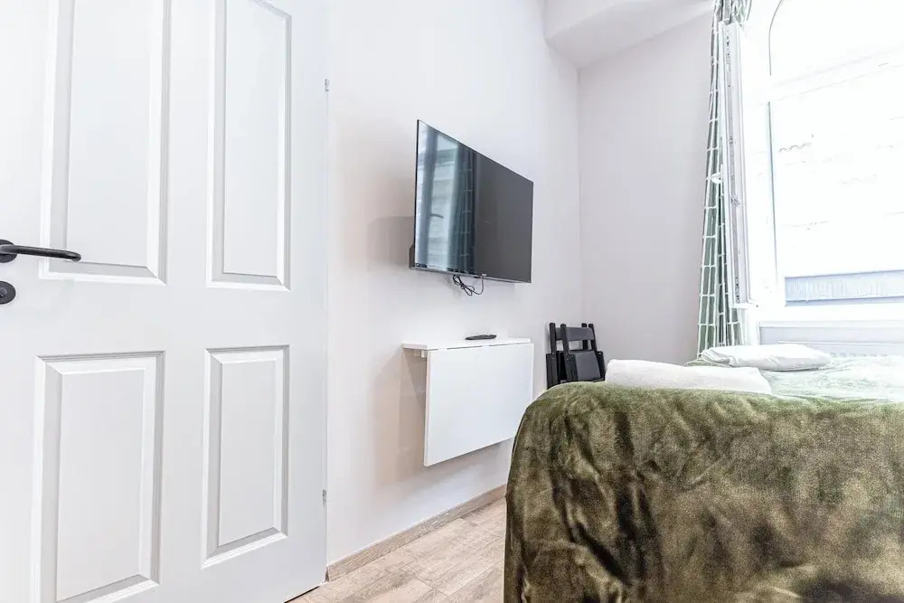 4BR Apt. for Groups 6-Min to Stadthalle