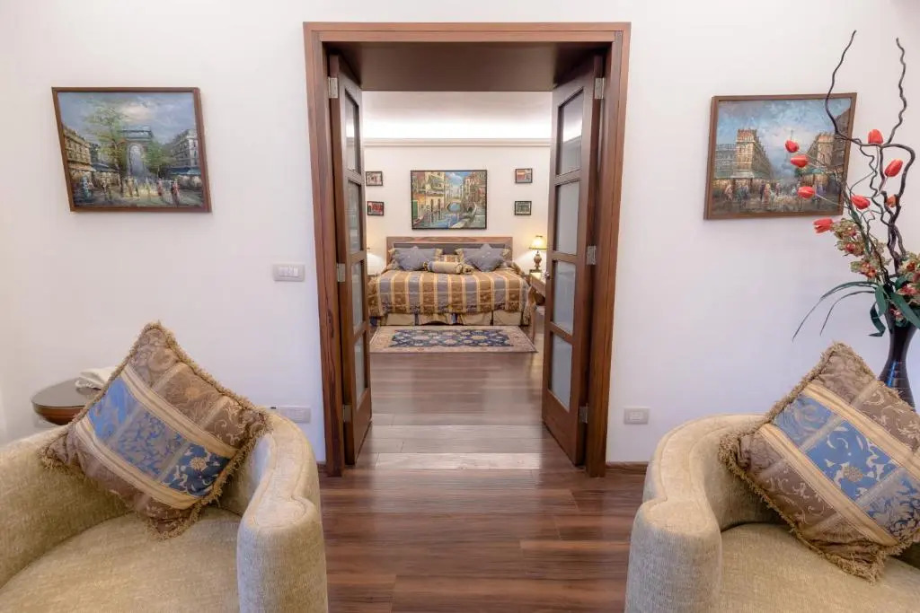 King Suites Hotel