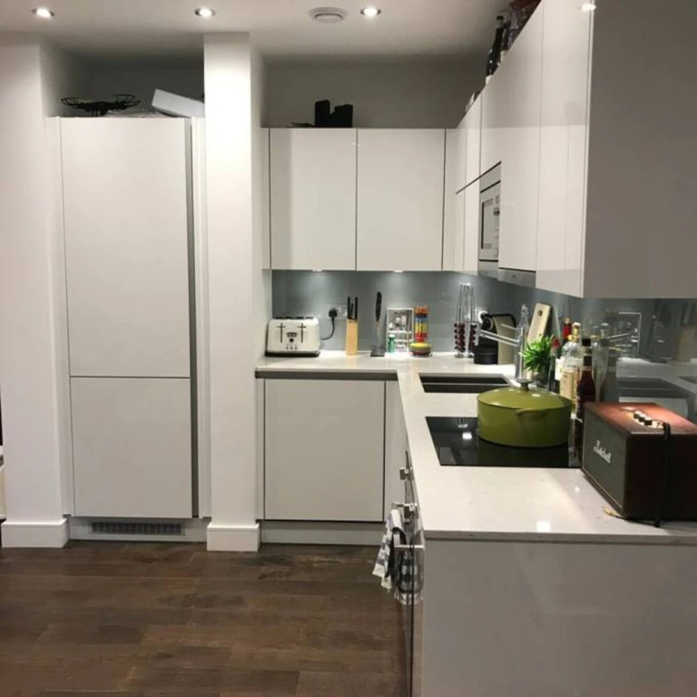 2 Bedroom Shoreditch Flat With Balcony