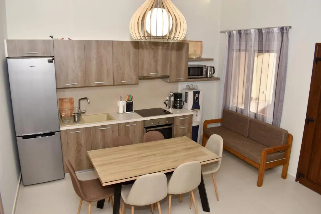 2 bedroom Villa with heated swimming pool-Spa whirlpool-BBQ