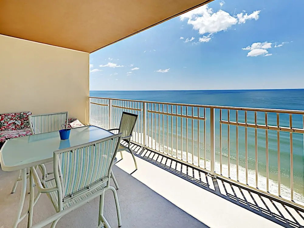 931 W Beach Blvd Condo by RedAwning