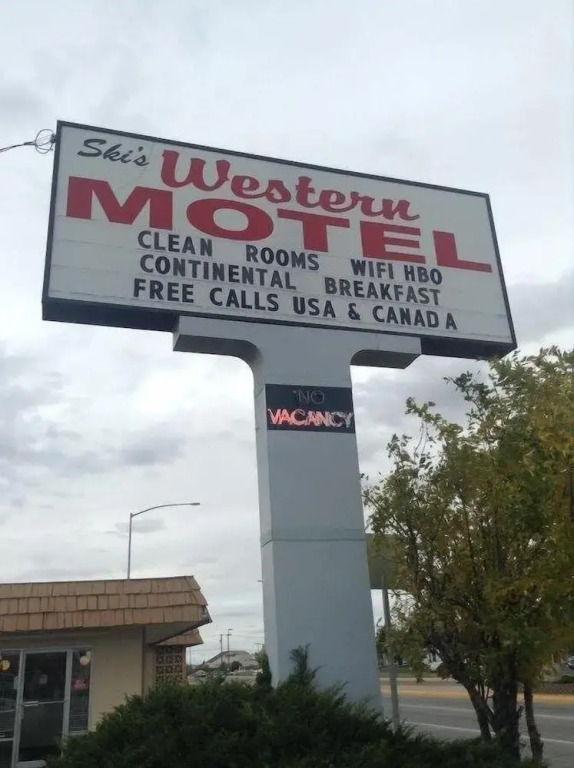 Skis Western Motel