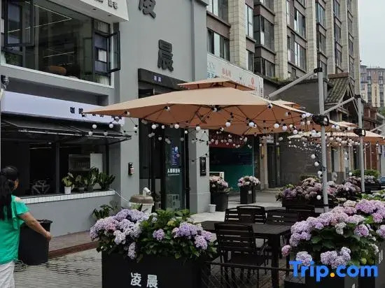 Lingchen Cinema-style Homestay (Sunac Land Panda Valley)